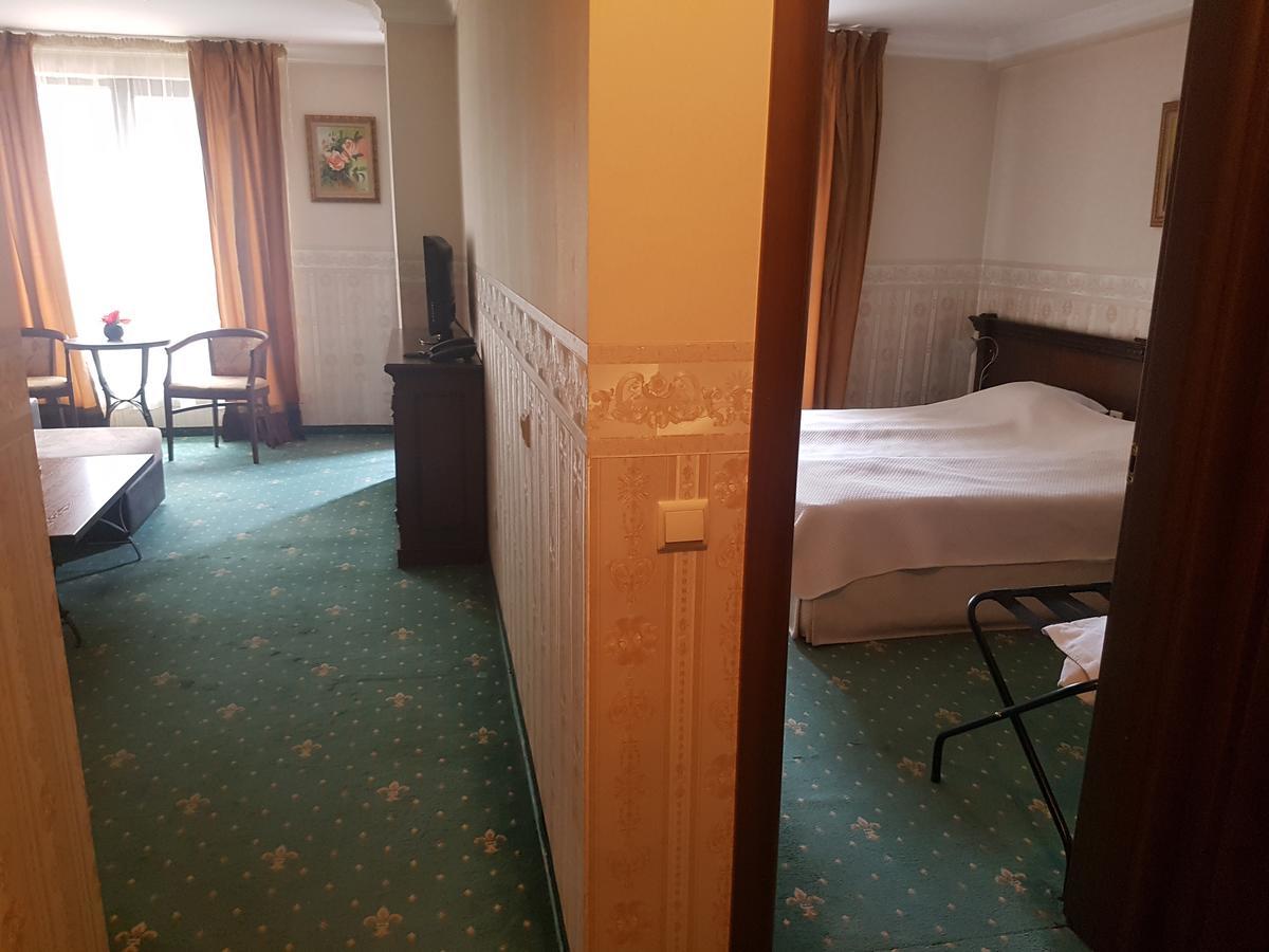 Amsterdam 3*
